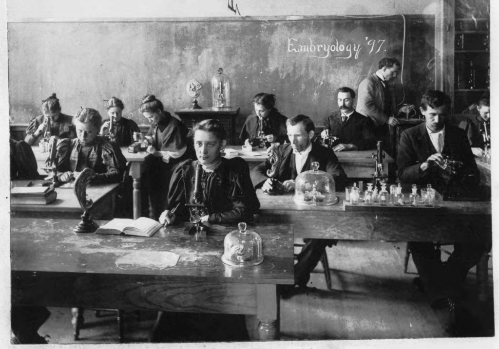 mbryology Lab at Battle Creek Sanitarium, circa 1897.  Petra Toral probably did coursework in this lab between 1896-1898 as part of her studies under John Harvey Kellogg. [University of Michigan Library, Deep Blue Documents, accessed 16 February 2022 from https://deepblue.lib.umich.edu/handle/2027.42/106015 ]