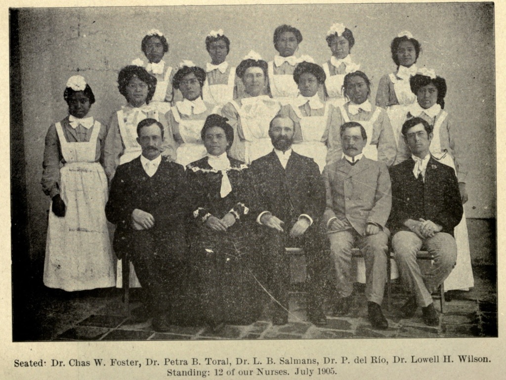 Staff of the Good Samaritan Sanitarium in Guanajuato, Mexico, 1905. [Salmans 1919, p152]